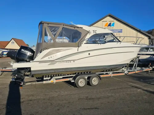 Beneteau Antares 8